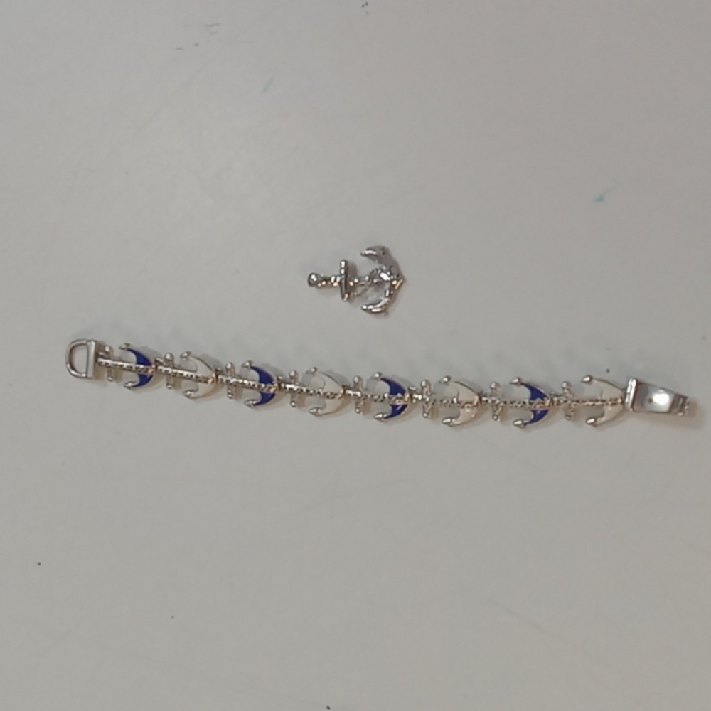 Bracket & Charm